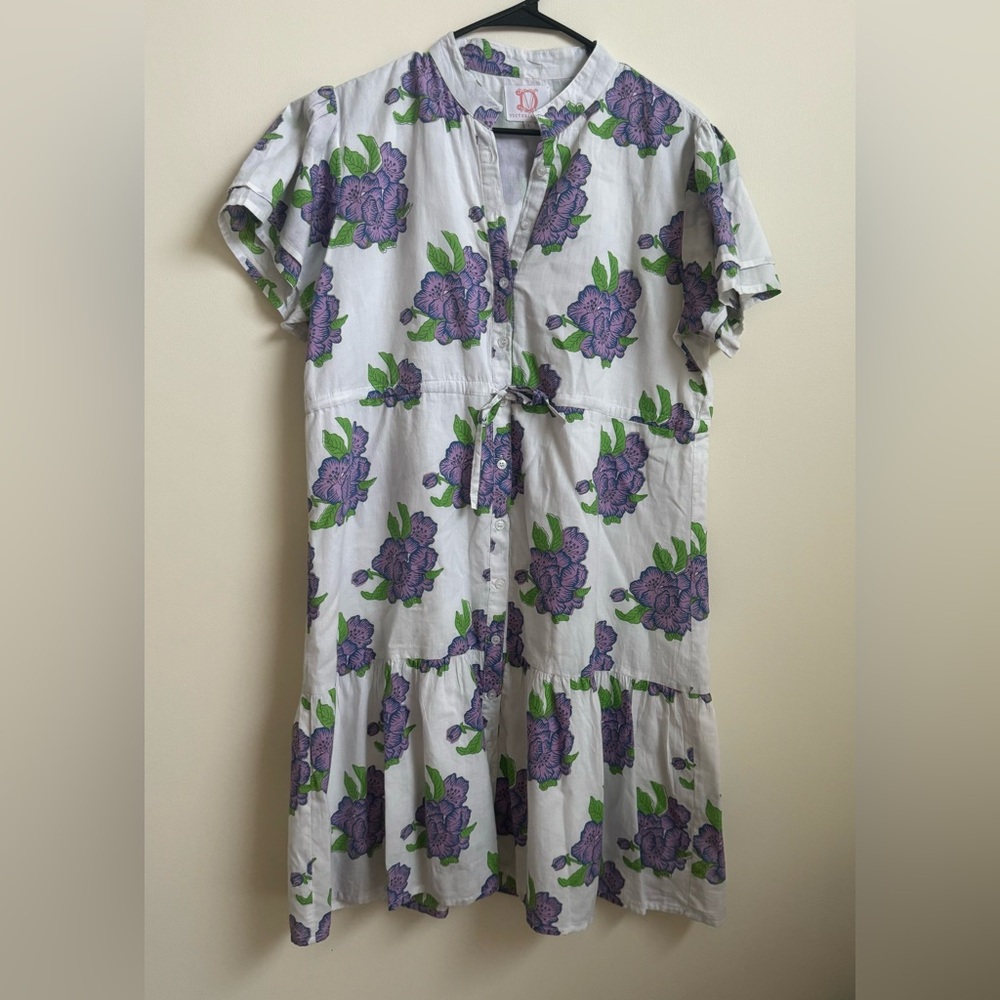 Victoria Dunn magnolia flutter type dress. Size Large tie waist